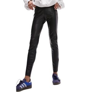 TOPSHOP Woman’s Black Faux Leather Skinny Hot Pants size 4